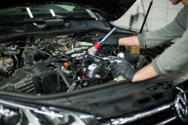 Смотреть на фото – чистка двигателя автомобиля в ателье «AR-Detailing», г.Воронеж.