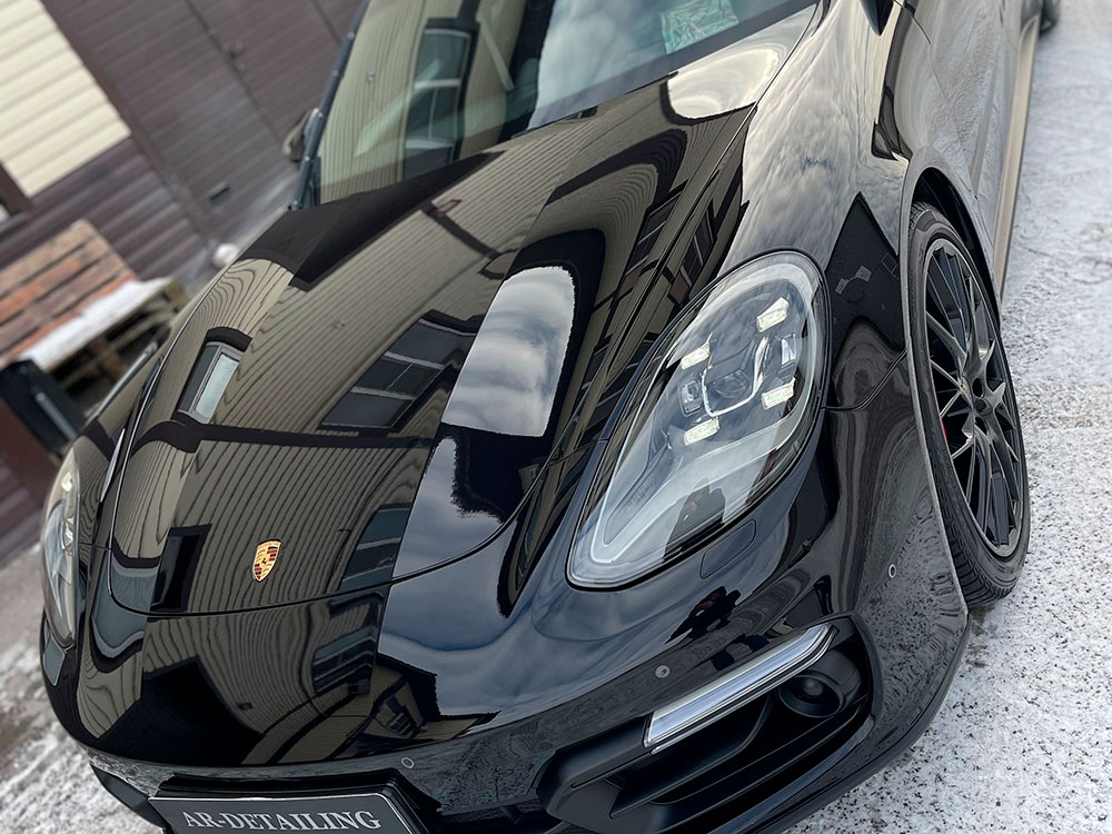 Смотреть на фото пример бронирования фар у автомобиля Porsche Panamera.